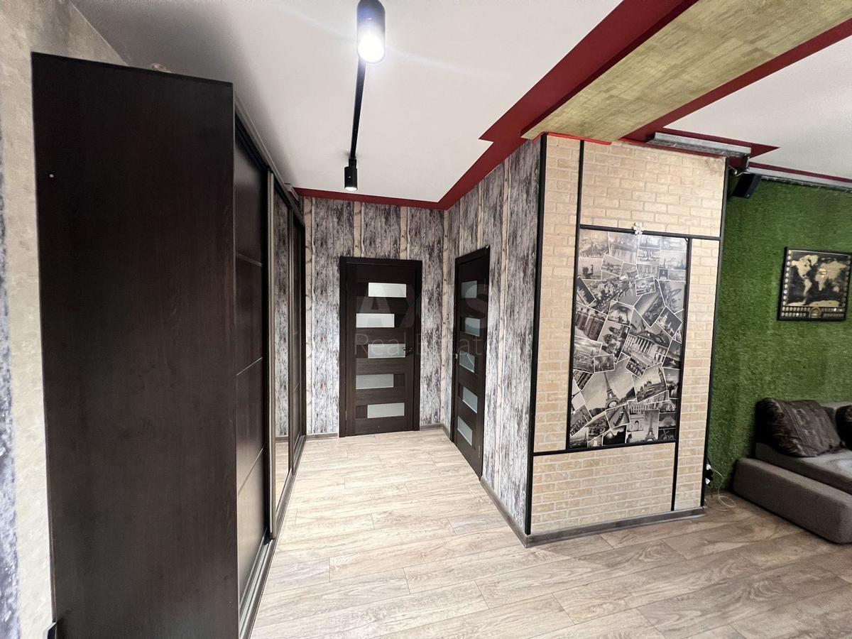 1k apartment nab. Dniprovs'ka 197