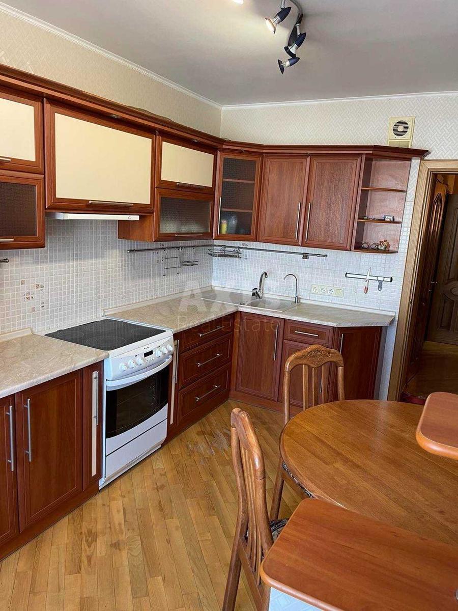3k apartment vul. Ahmatovoi' Anny 36