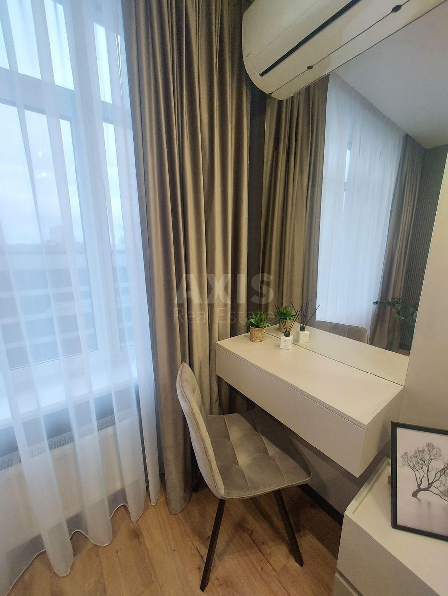 1k apartment vul. Sverstjuka Jevgena 42