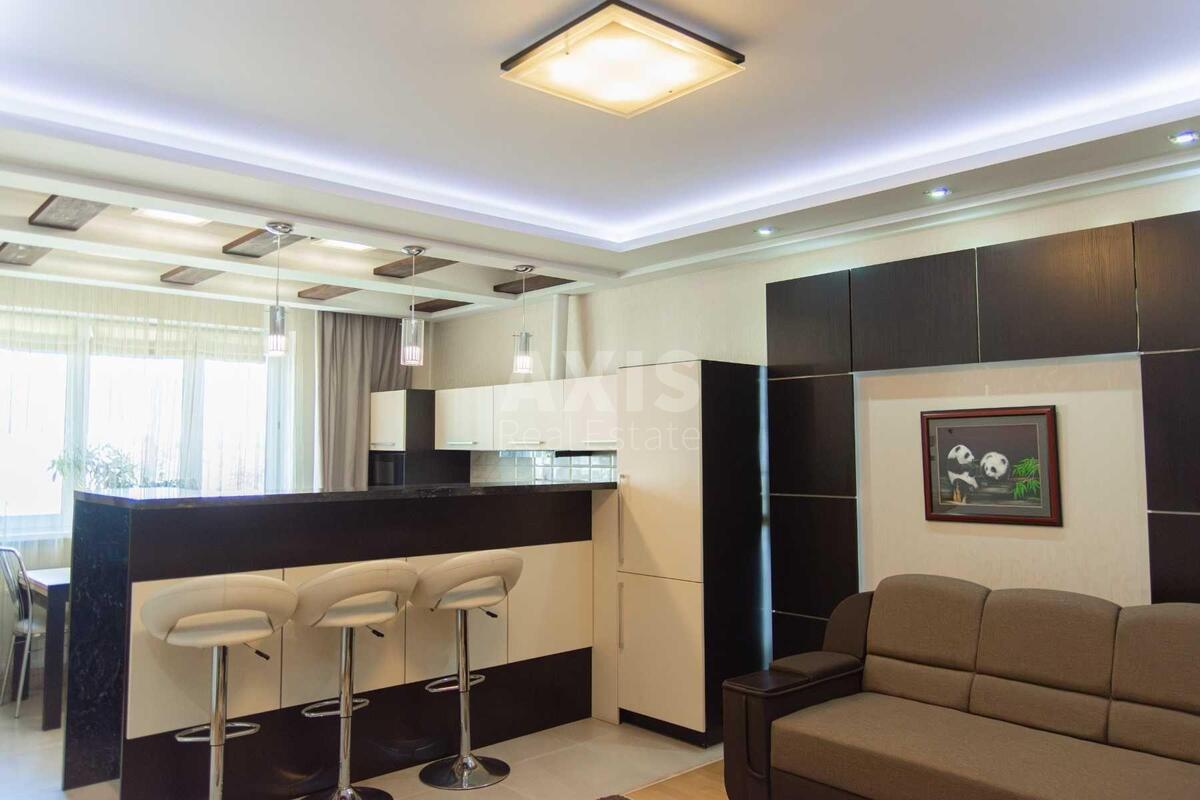 3k apartment vul. Bogatyrs'ka 6А
