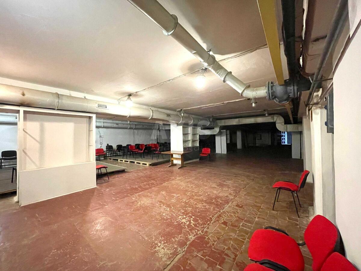 Office vul. Lavrs'ka 16, 208m210