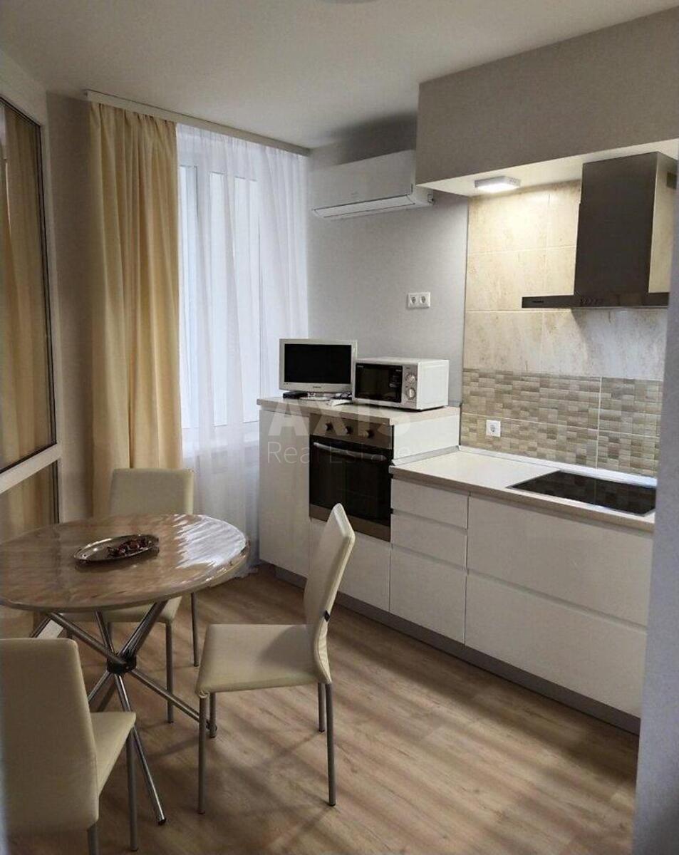 2k apartment vul. Dmytrivs'ka 60/190