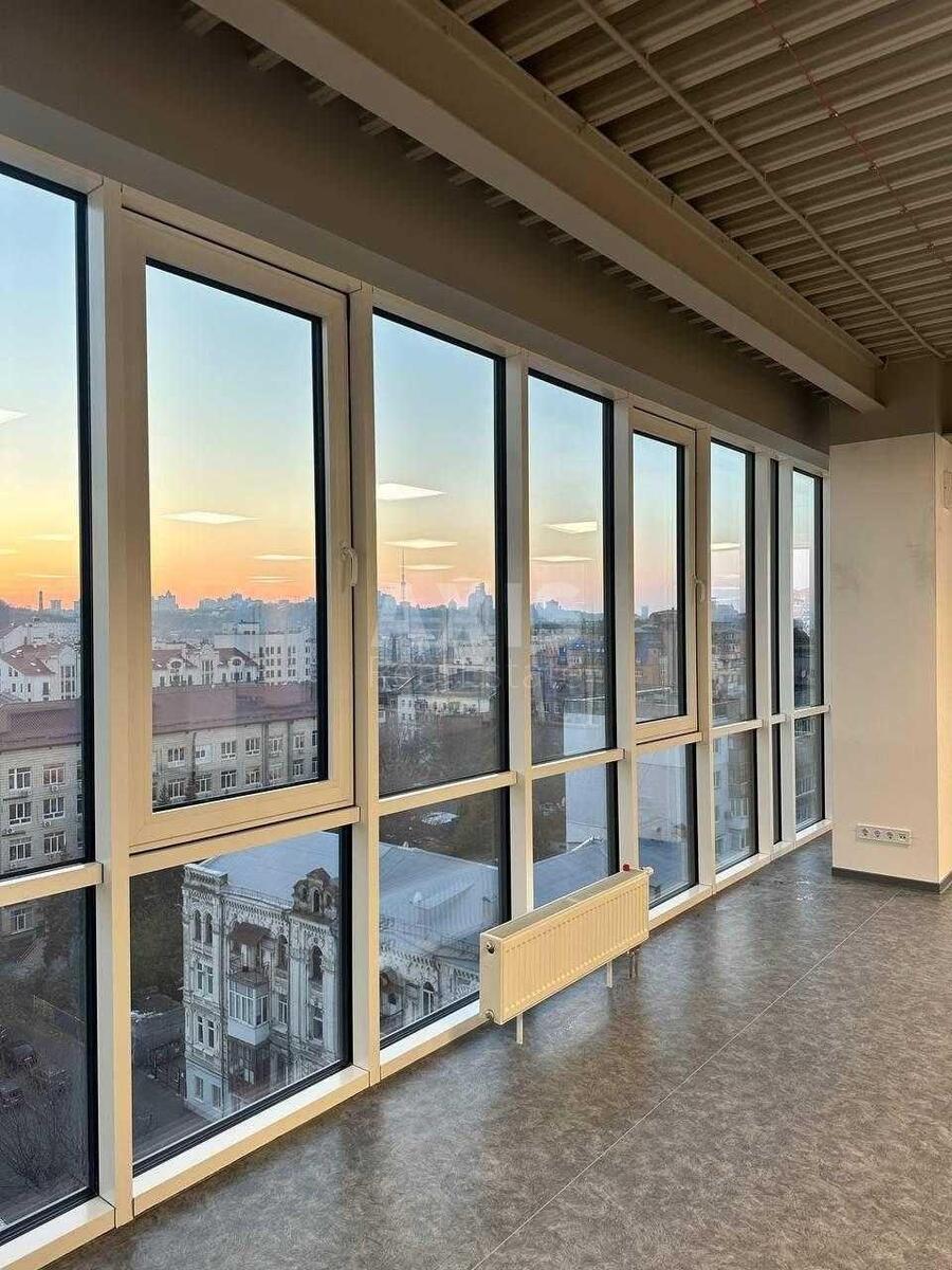 Office vul. Pochajnyns'ka 38/44, 627m20