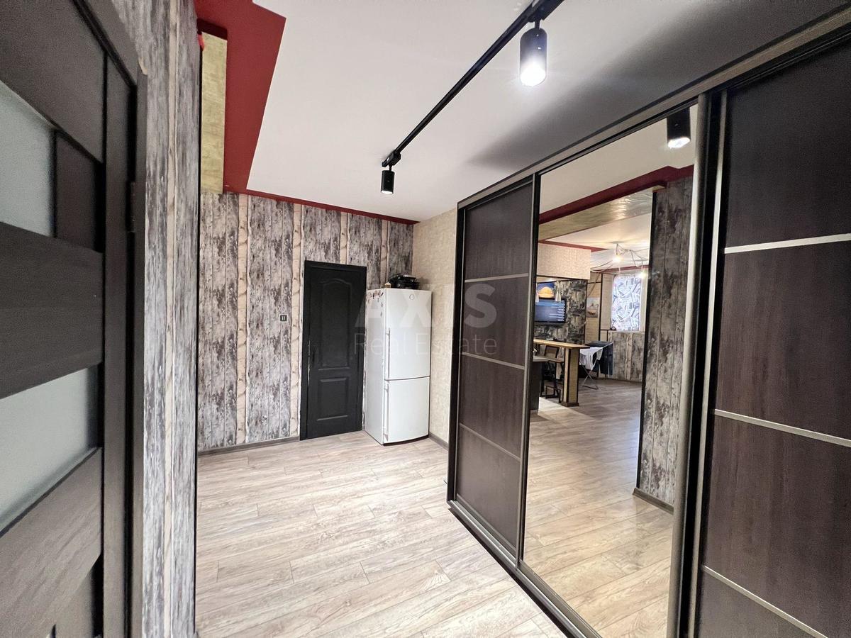 1k apartment nab. Dniprovs'ka 198