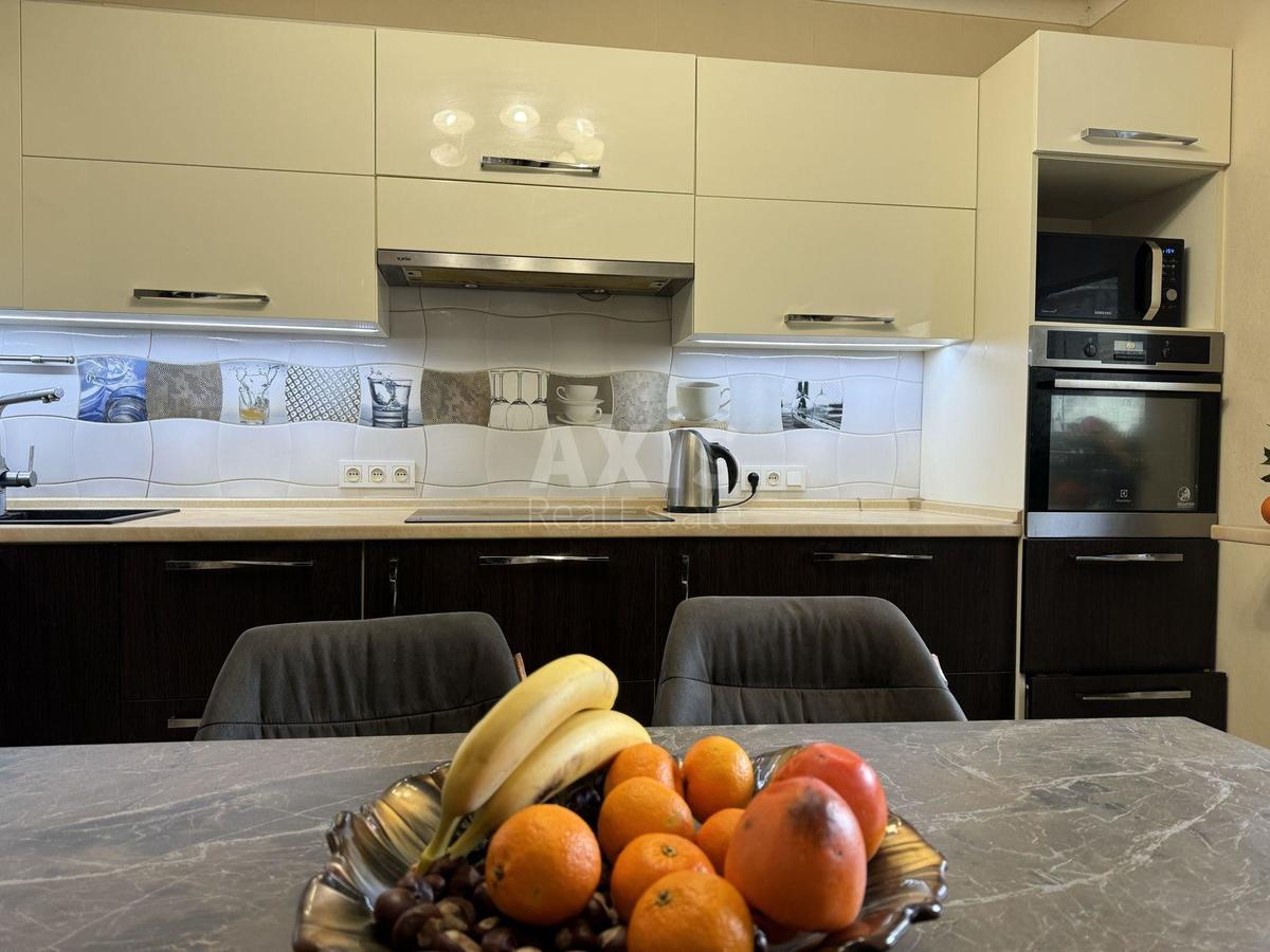 3k apartment vul. Yulia Zdanovska 71Г