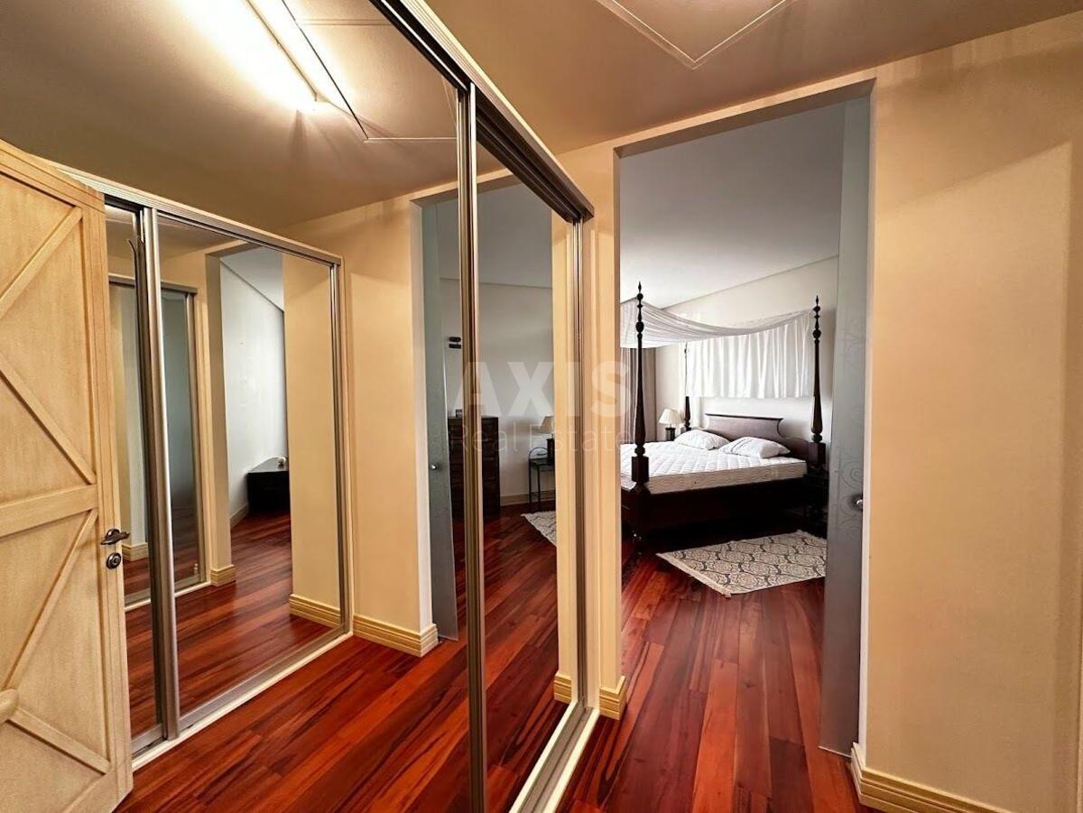 3k apartment vul. Zhyljans'ka 598