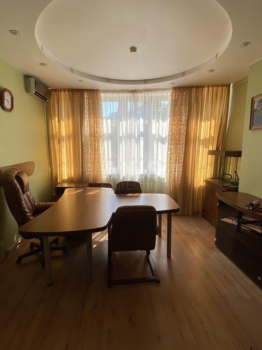 Office vul. Ahmatovoi' Anny 13, 272m2599443
