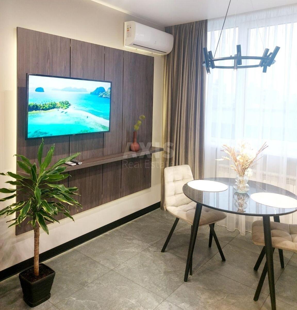 1k apartment vul. Sverstjuka Jevgena 40