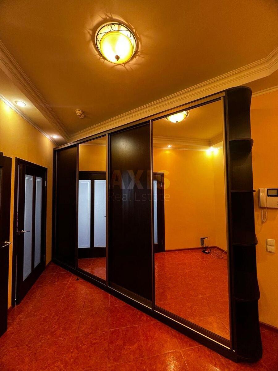1k apartment vul. Jevgena Konoval'cja 44А3