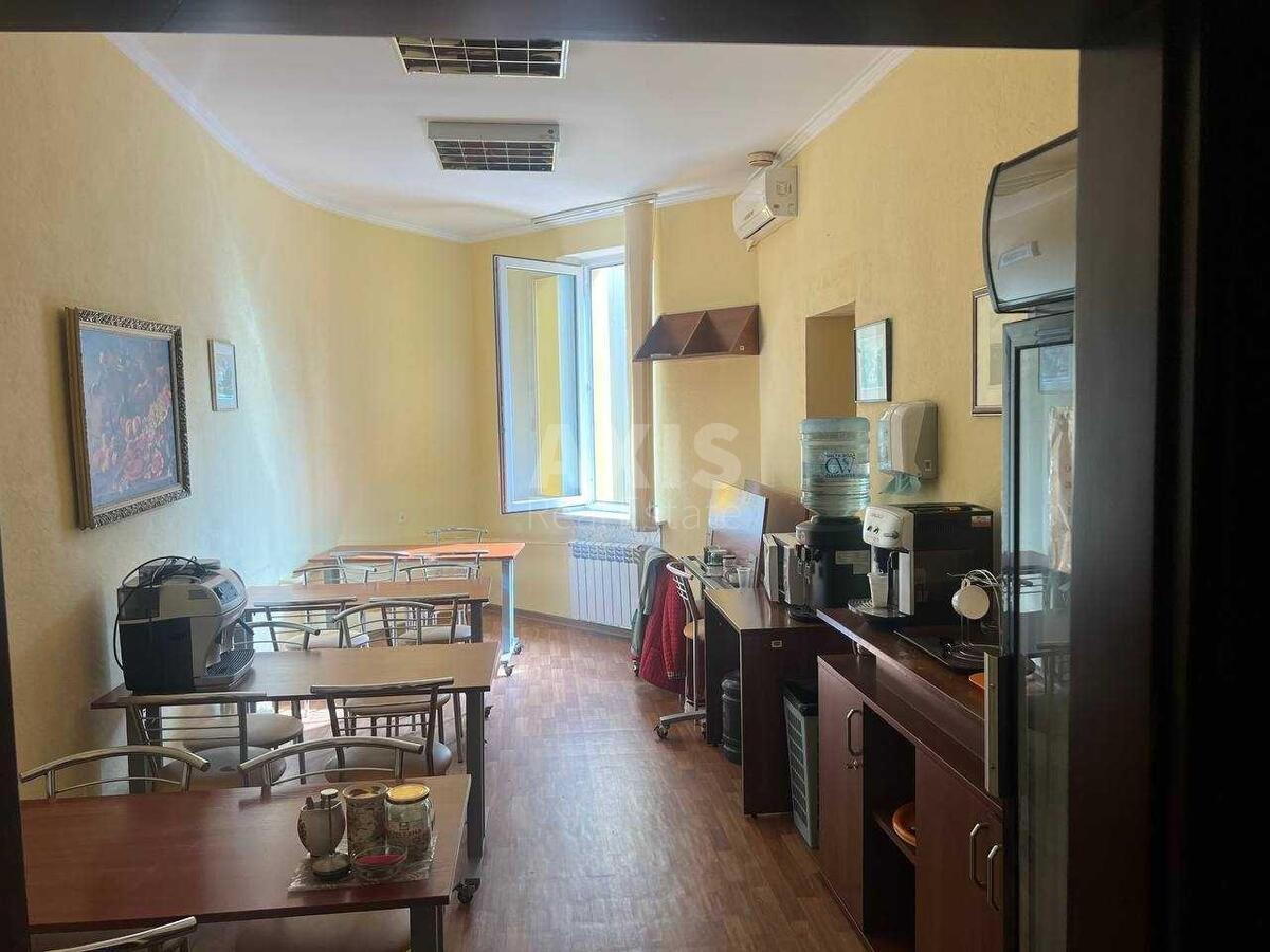 Service object vul. Svitlyc'kogo 35А, 621m26