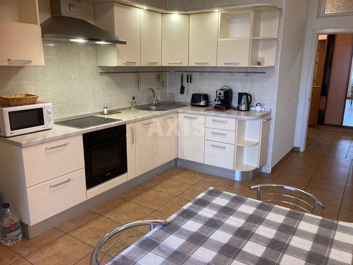 2k apartment vul. Jevgena Konoval'cja 36В2