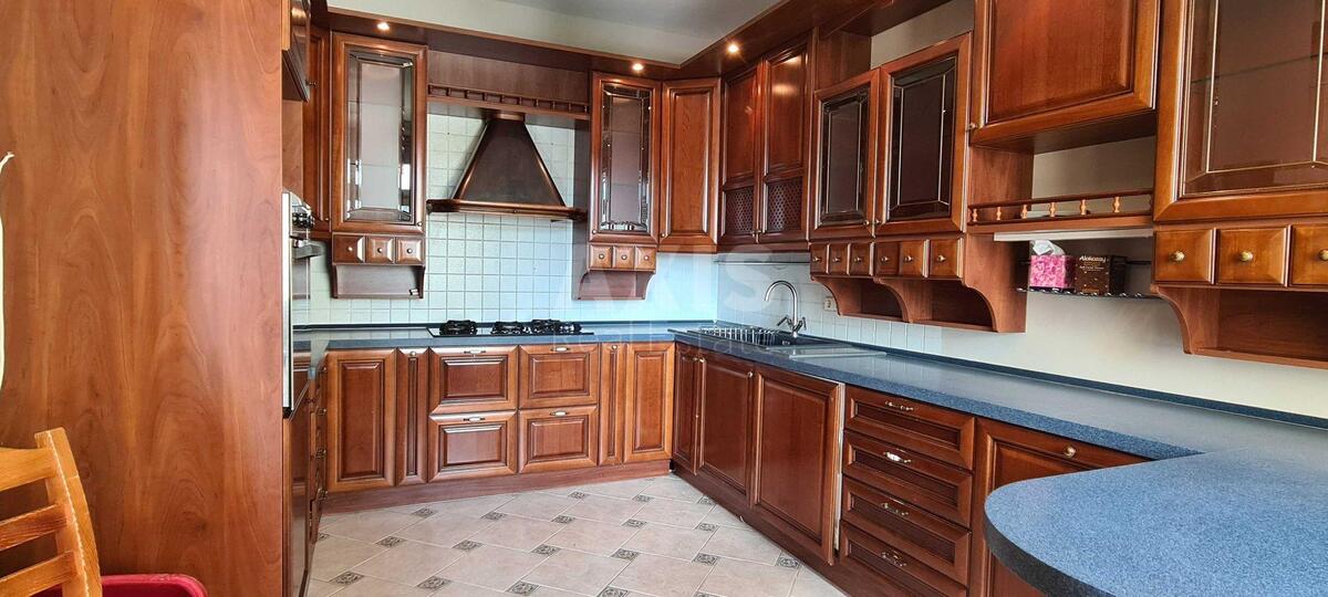 5k apartment vul. Orlyka Pylypa 10