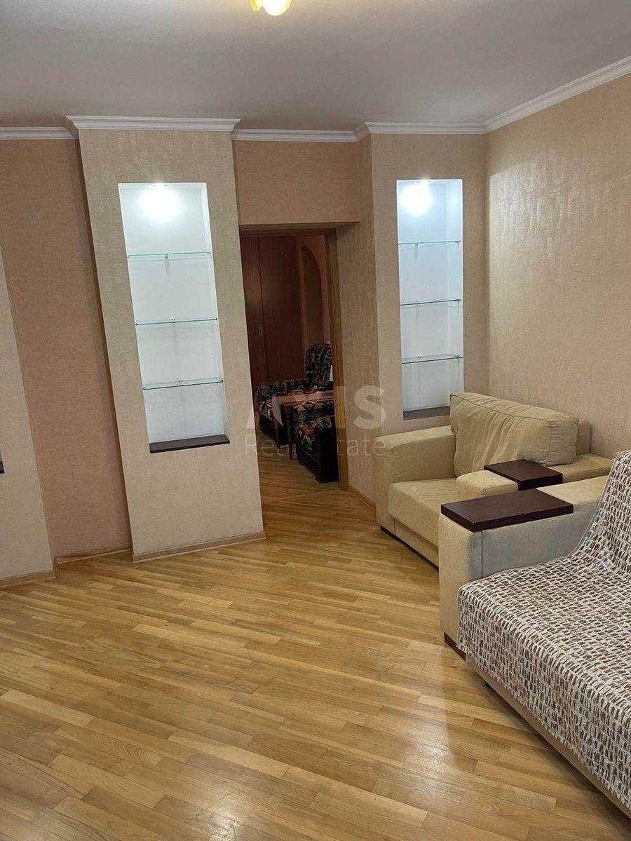 3k apartment vul. Ahmatovoi' Anny 35