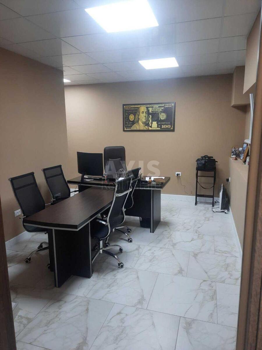 Office vul. Pervomajs'kogo Leonida 9А, 209m24
