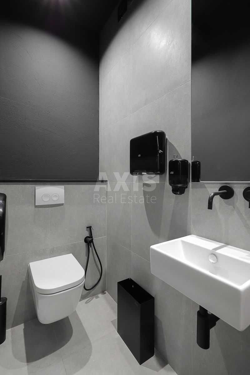 Office vul. Zhyljans'ka 68, 100m25841010