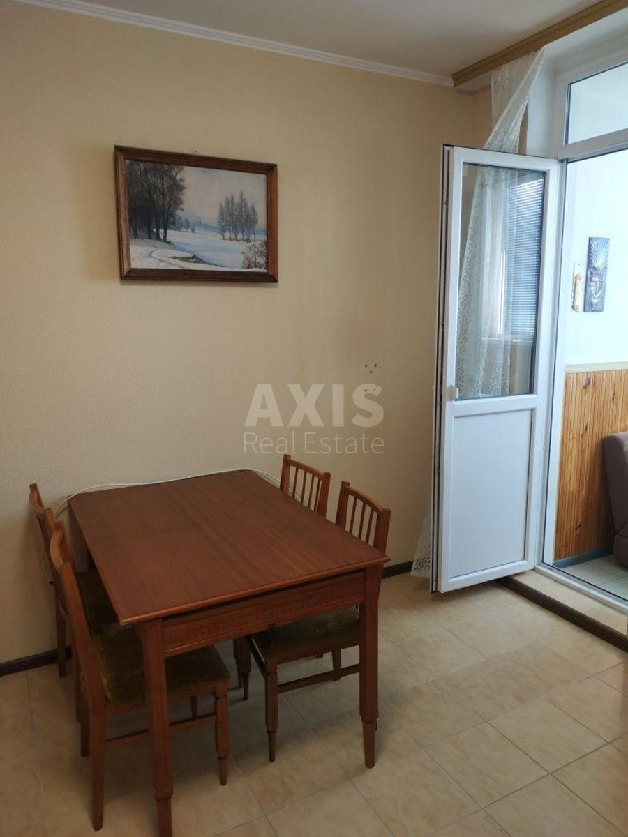 1k apartment vul. Voskresens'ka 12Б1
