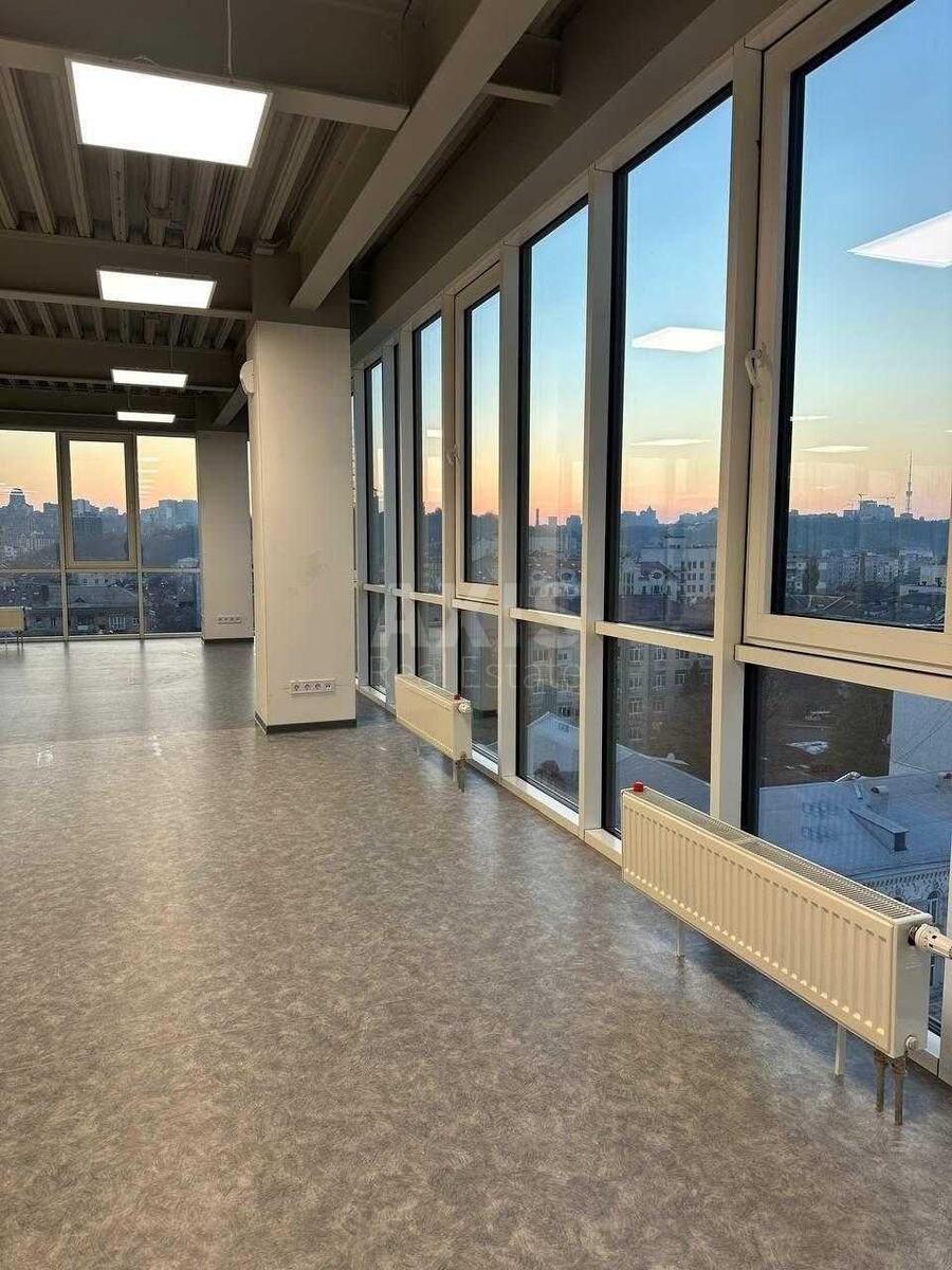 Office vul. Pochajnyns'ka 38/44, 627m22