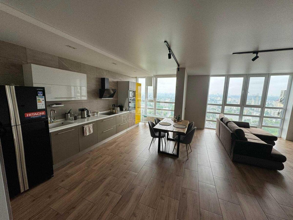 4k apartment vul. Berezhans'ka 150