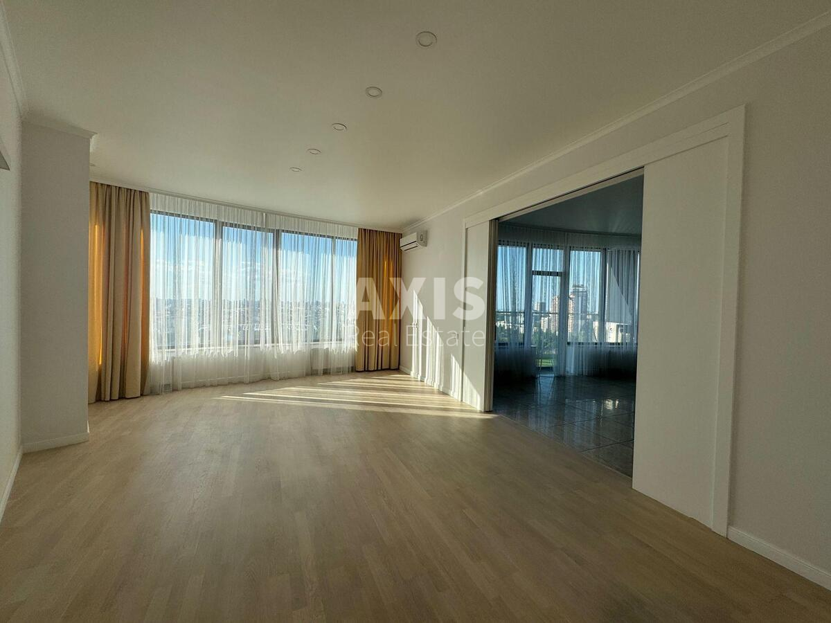 Office vul. Jevgena Konoval'cja 26А, 203m2593105