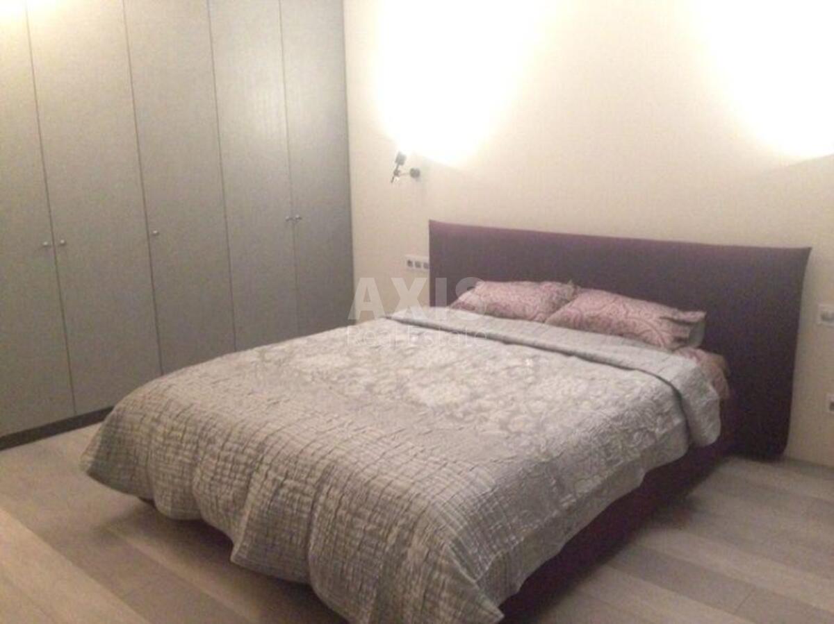 1k apartment vul. Zhyljans'ka 1185
