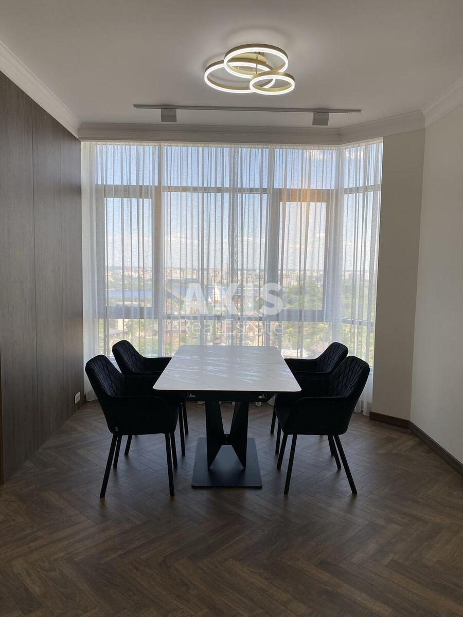 4k apartment vul. Strutyns'kogo Sergija 21