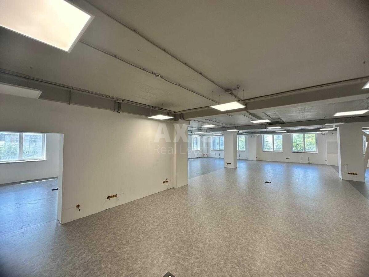 Office vul. Pochajnyns'ka 38/44, 627m24