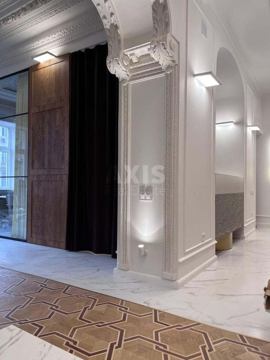 Office vul. Rustaveli Shota 22, 180m24