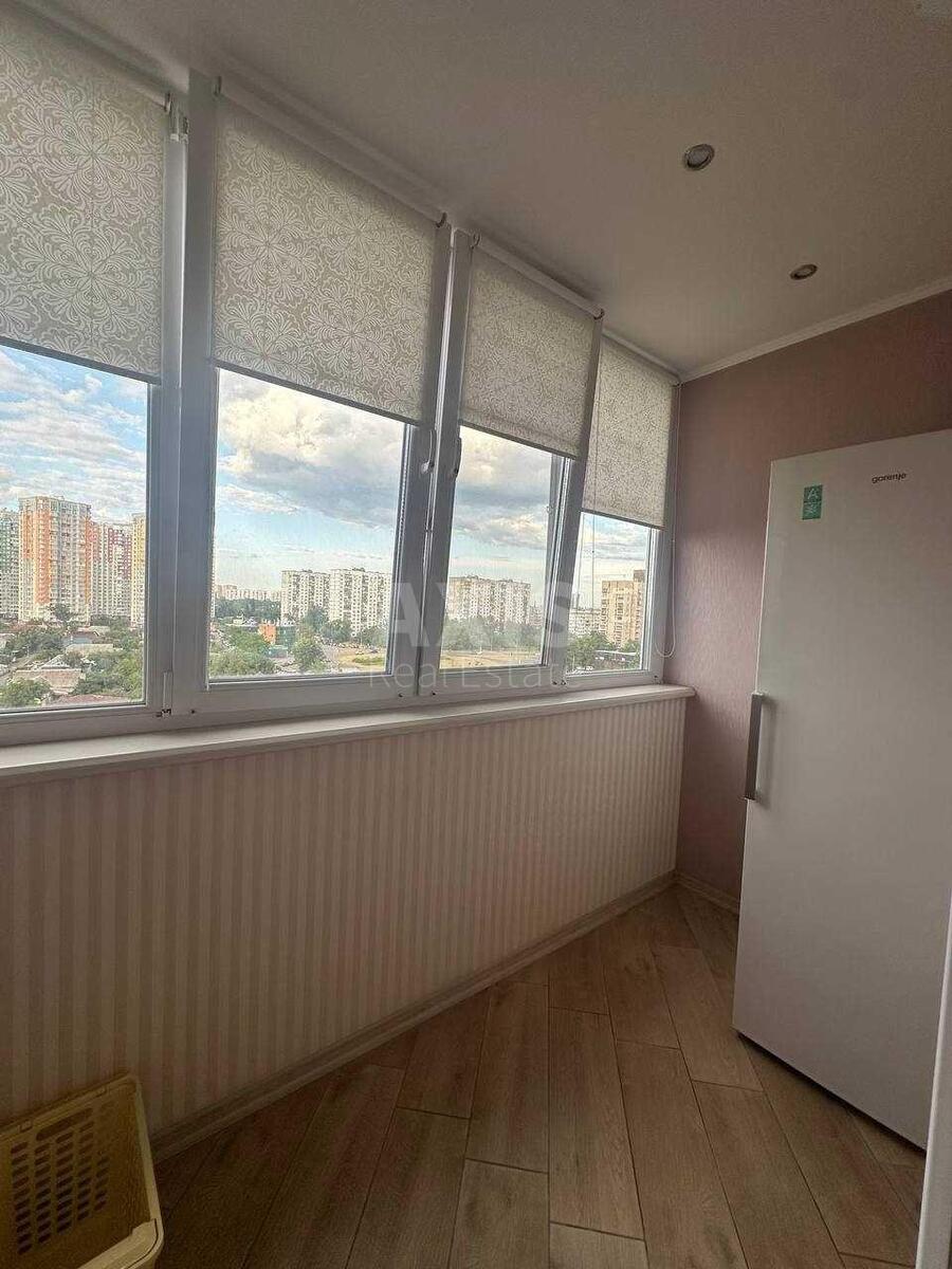 2к квартира ул. Комбинатная 25563978