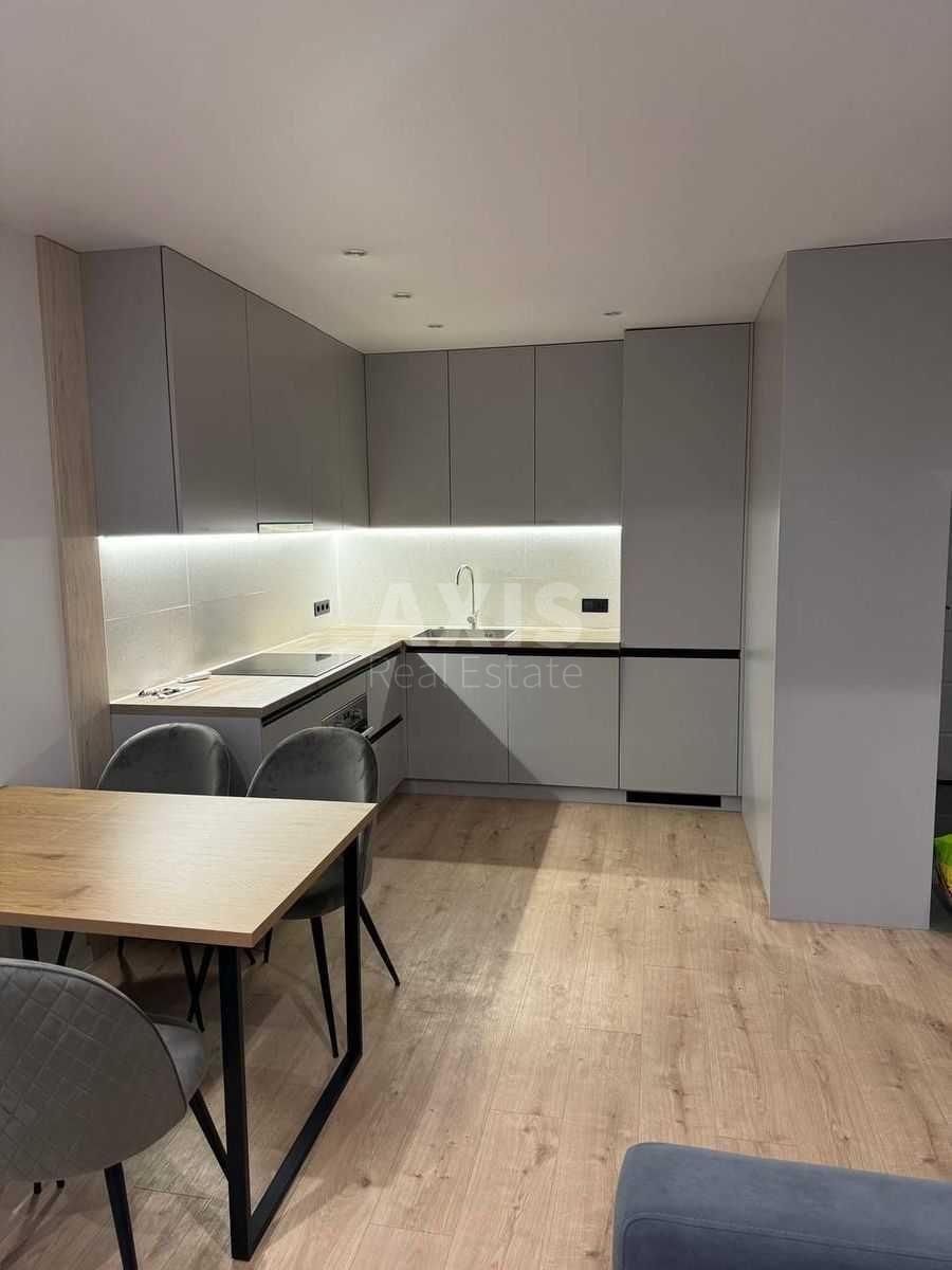 2k apartment vul. Myhajla Maksymovycha 24