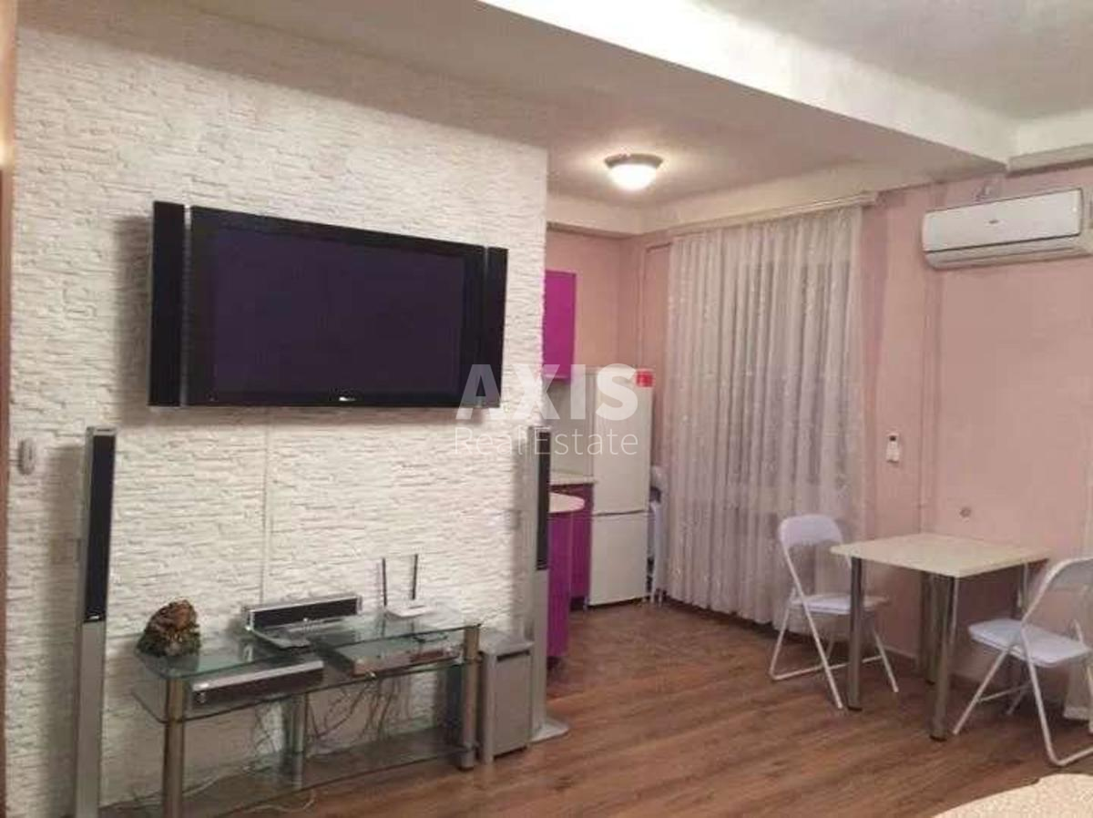 2k apartment vul. Dragomyrova Myhajla 2