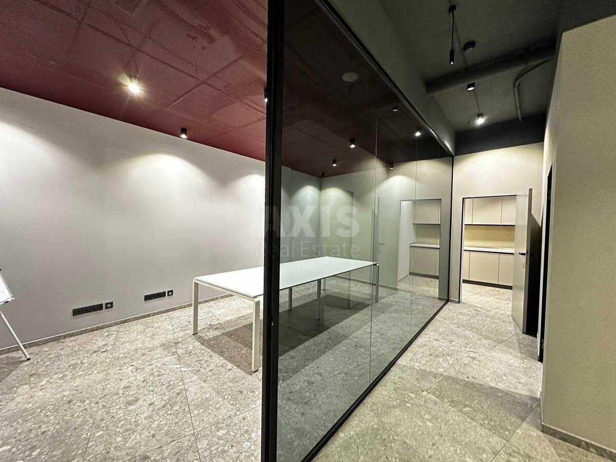 Office vul. Jevgena Konoval'cja 36, 253m21
