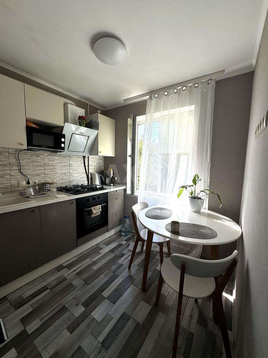 2k apartment vul. Vsevoloda Zmijenka 26