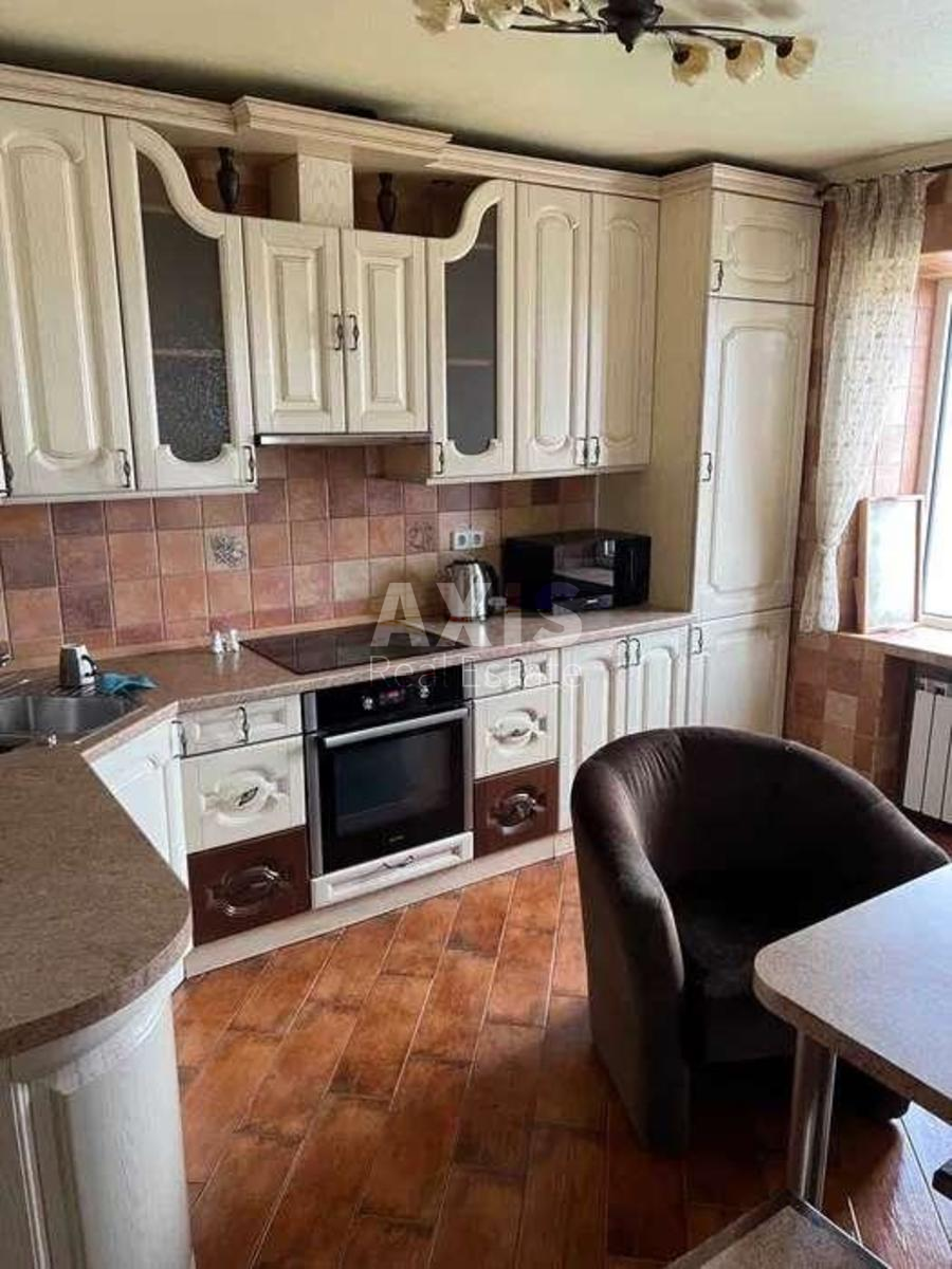 4k apartment vul. Jordans'ka 1