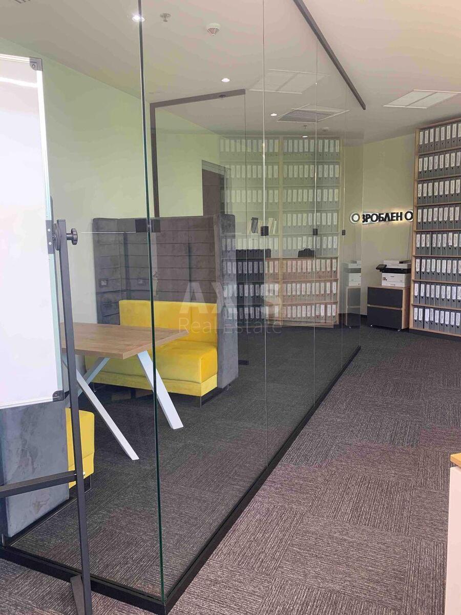 Office vul. Strutyns'kogo Sergija 13/15, 65m23