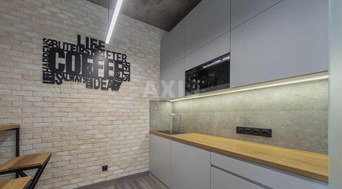Office vul. Zhyljans'ka 68, 87m25
