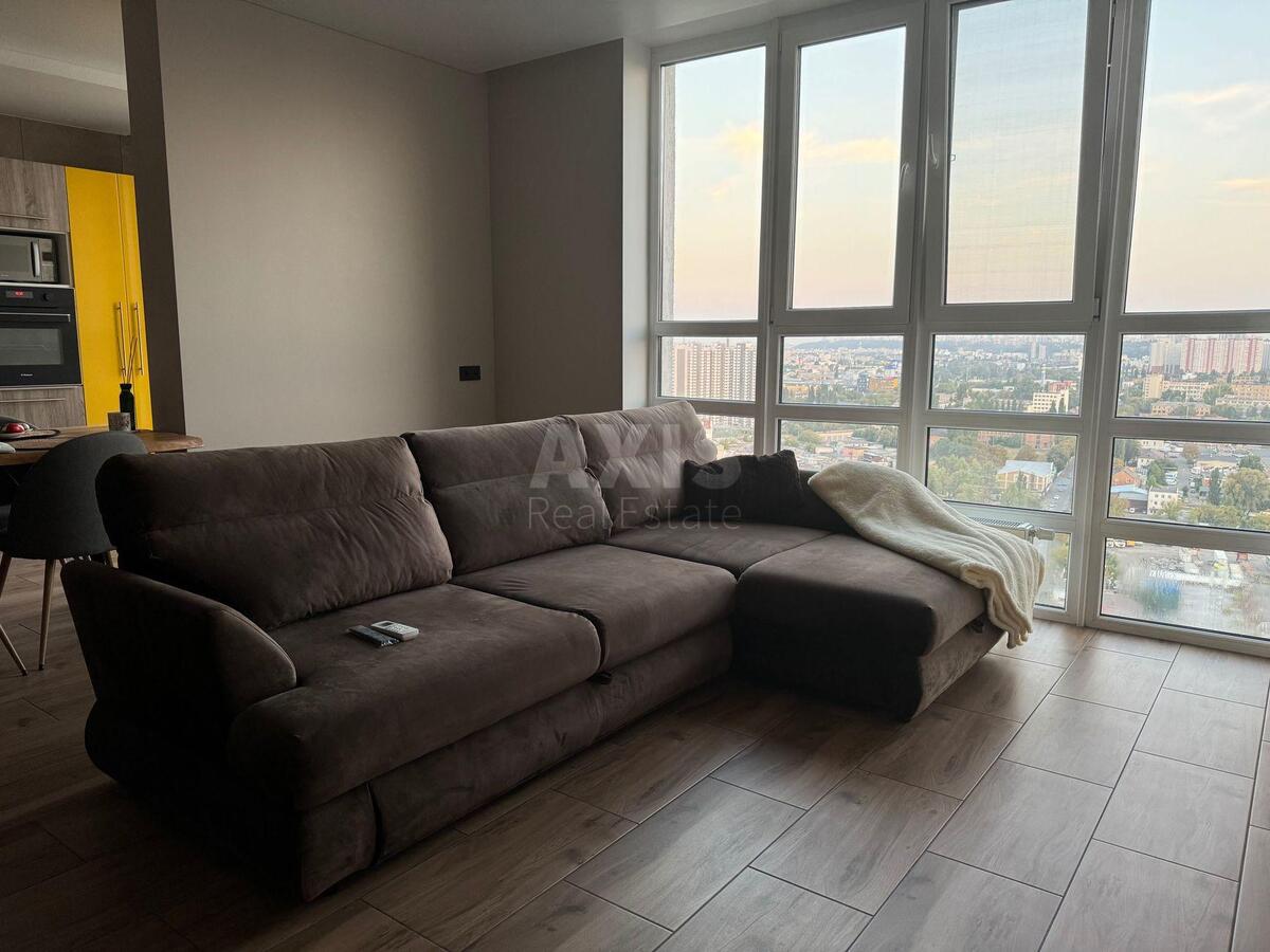 4k apartment vul. Berezhans'ka 153