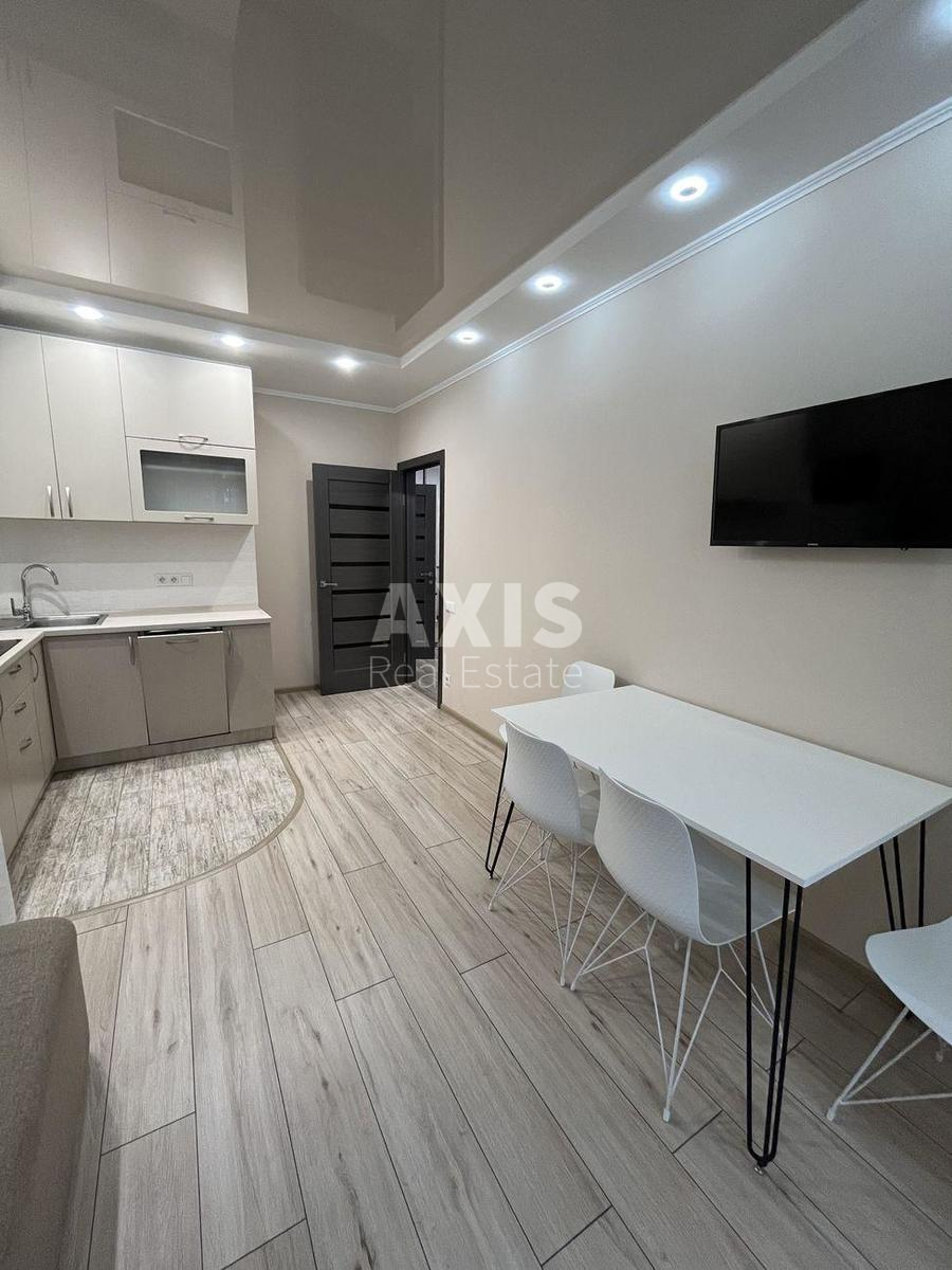 1k apartment vul. Sverstjuka Jevgena 40
