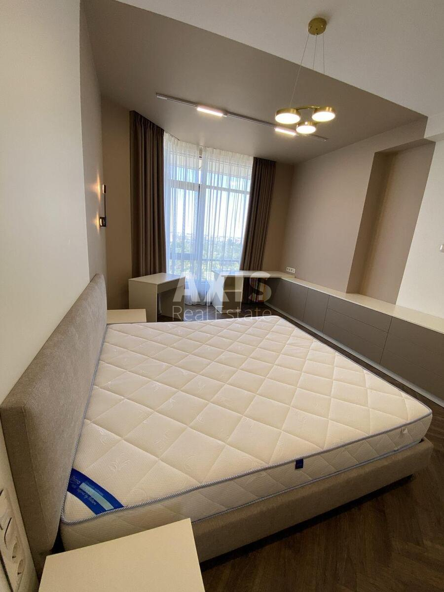 4k apartment vul. Strutyns'kogo Sergija 24