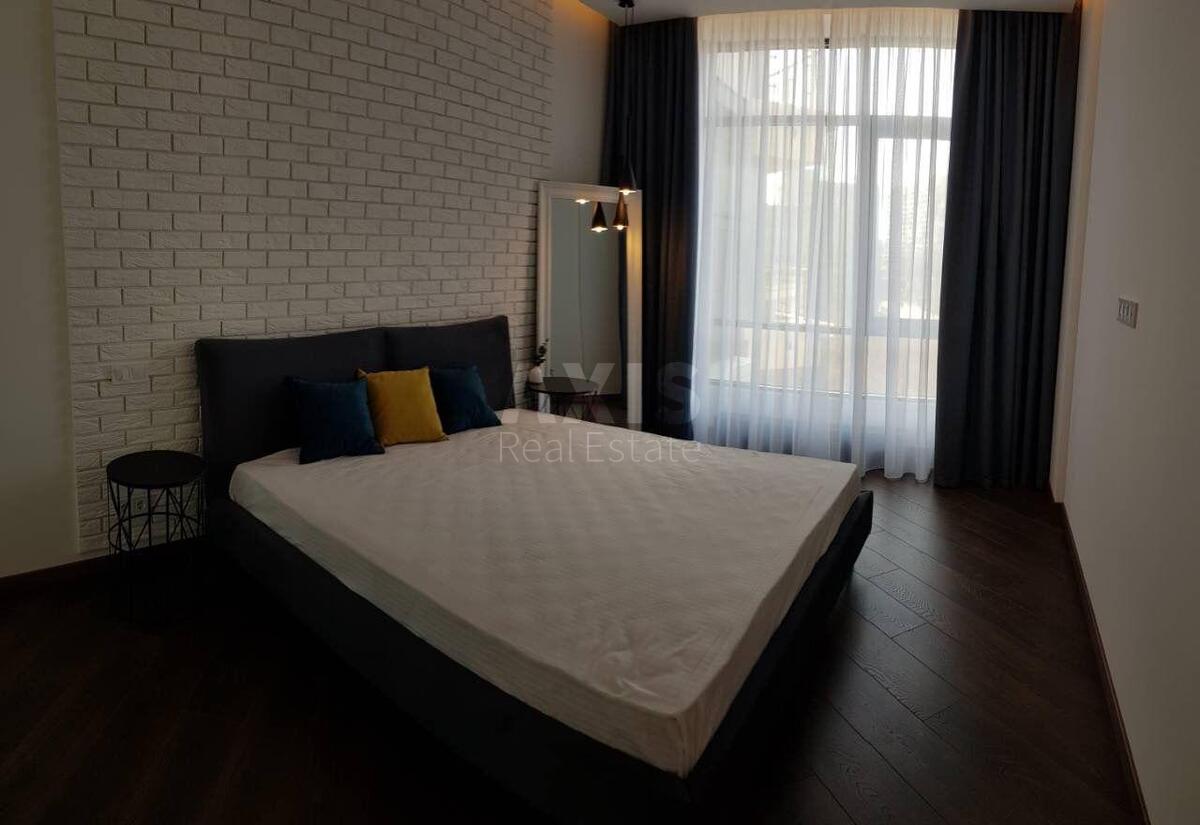 3k apartment vul. Strutyns'kogo Sergija 25