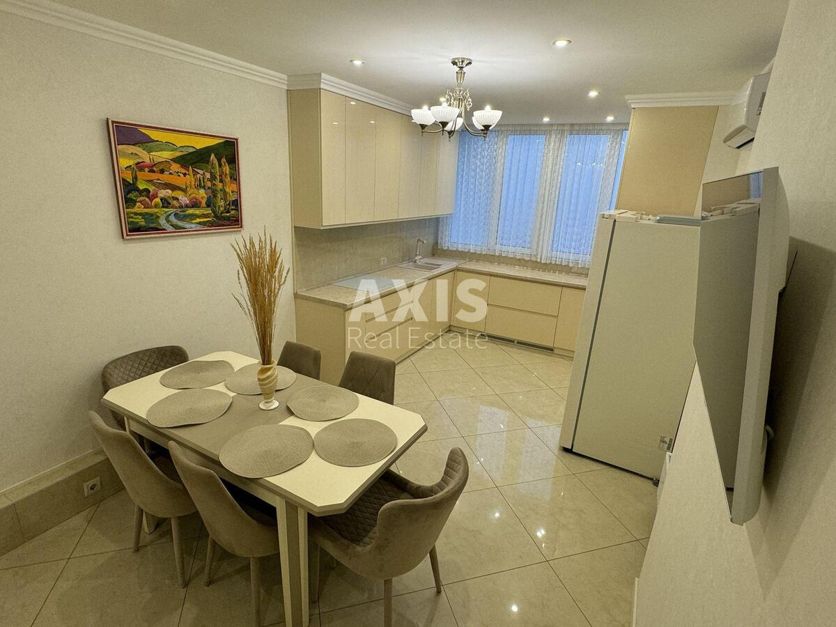 3k apartment vul. Mykil's'ko-Slobids'ka 8