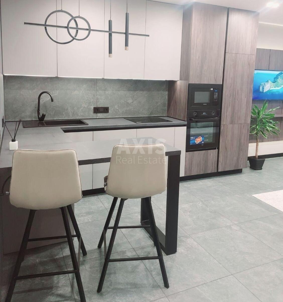 1k apartment vul. Sverstjuka Jevgena 45