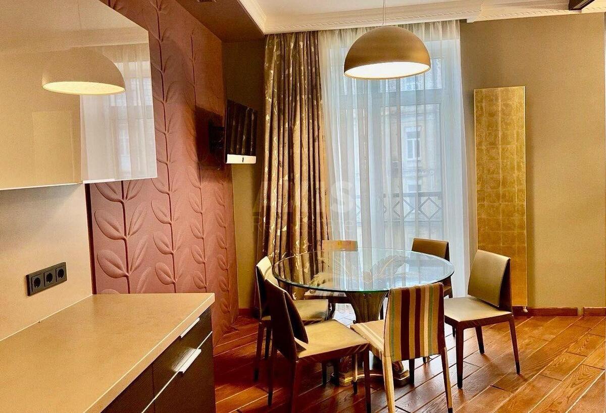 4k apartment vul. Instytuts'ka 180