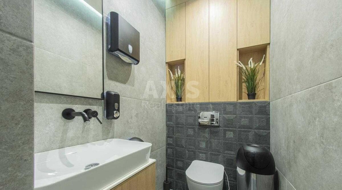 Office vul. Zhyljans'ka 68, 87m26