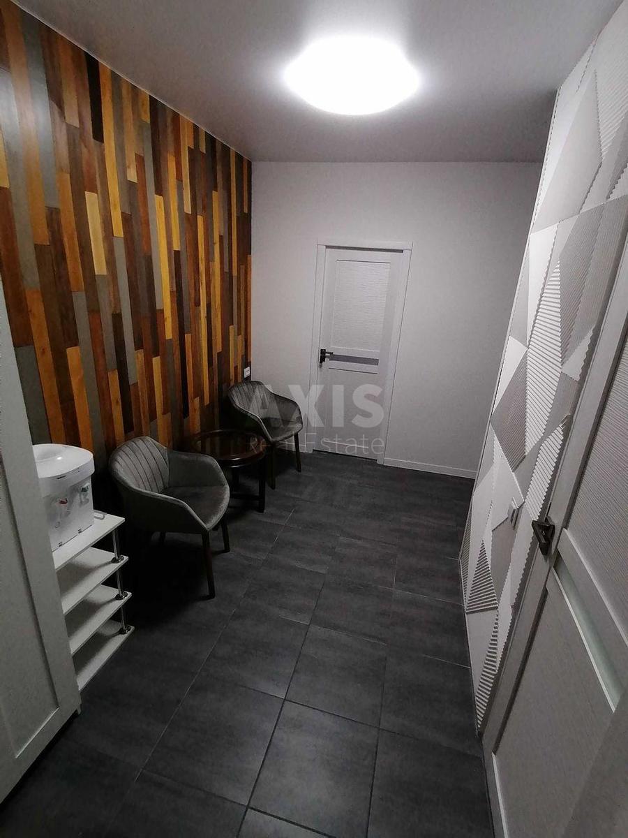 2k apartment vul. Vyshnjakivs'ka 4