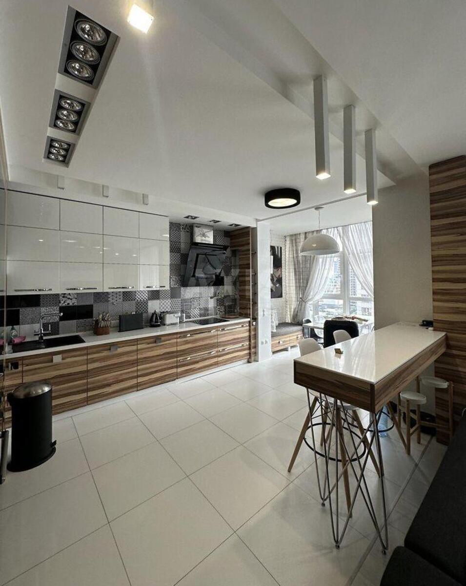 2k apartment vul. Dragomyrova Myhajla 20