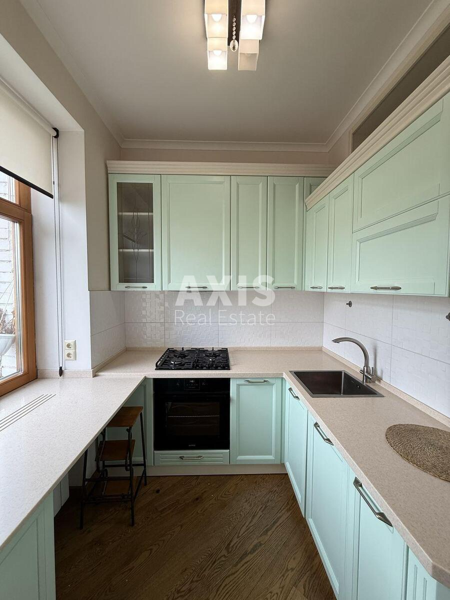 3k apartment pl. Svjatoshyns'ka 1