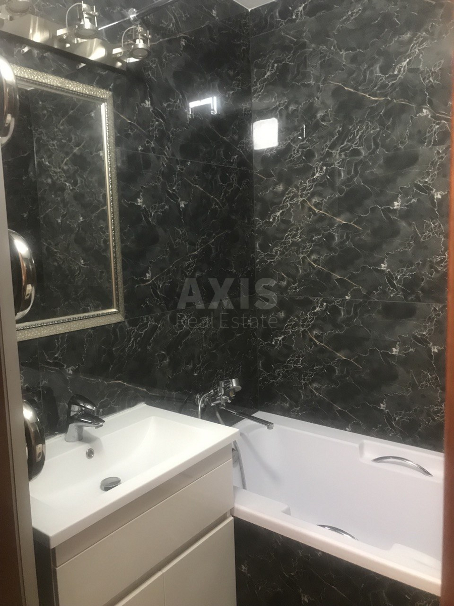 3к квартира ул. Братства Тарасовцев 12/376195716