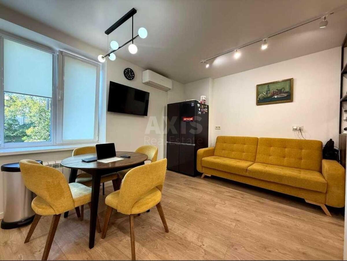 3k apartment vul. Gogolivs'ka 37/2620071