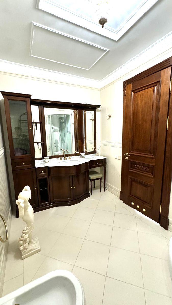 3k apartment vul. Instytuts'ka 18А10