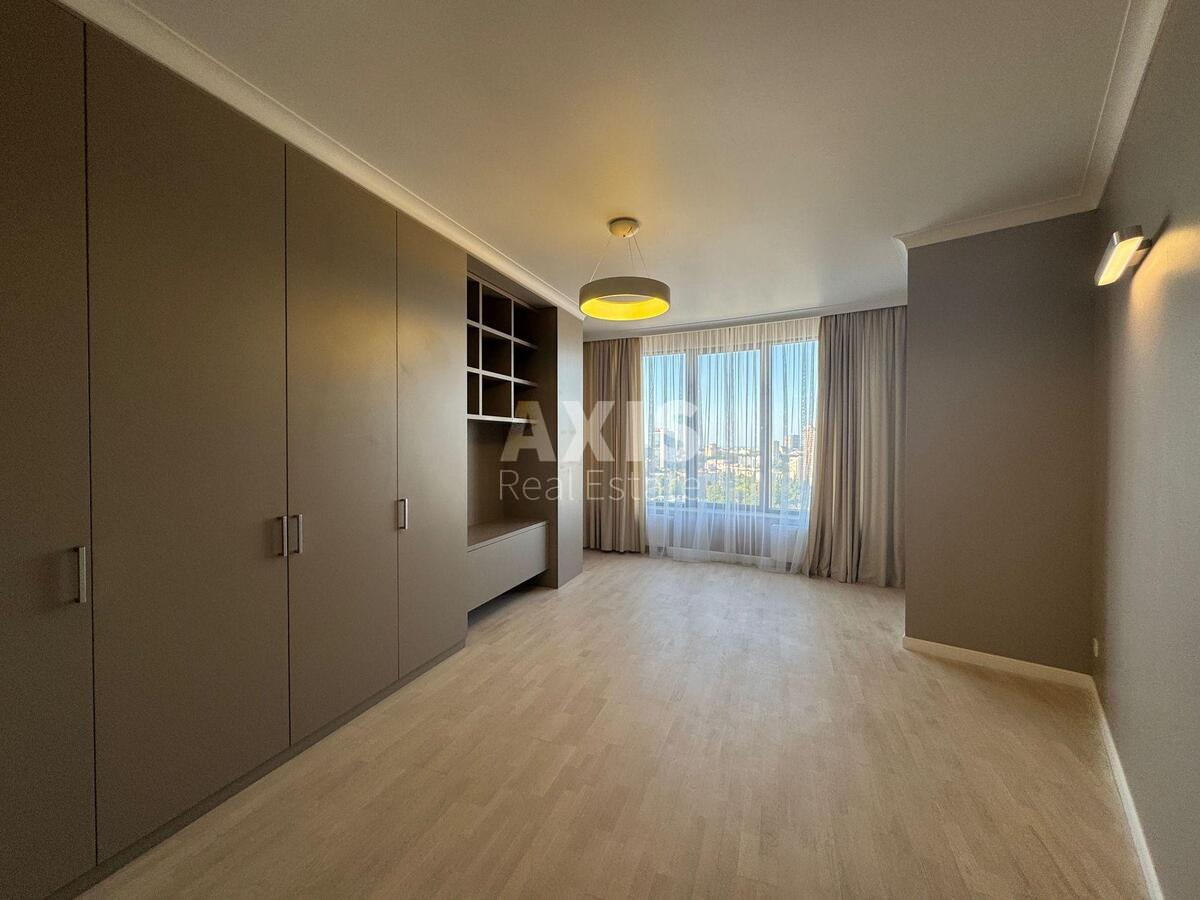 Office vul. Jevgena Konoval'cja 26А, 203m2593109